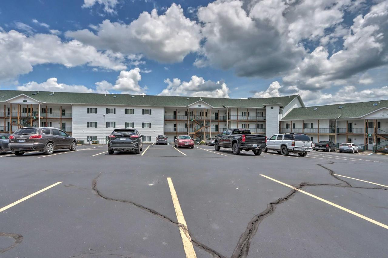 Lakefront Ozark Condo With Balcony And Seasonal Pool! Camdenton Exterior photo