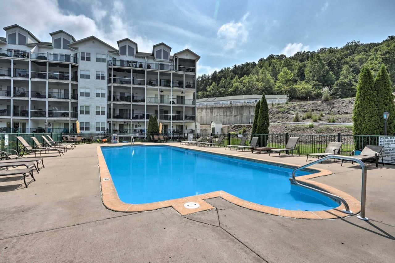 Lakefront Ozark Condo With Balcony And Seasonal Pool! Camdenton Exterior photo